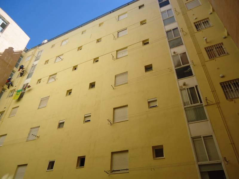 Pintura de fachada en edificio de viviendas en Sevilla Este